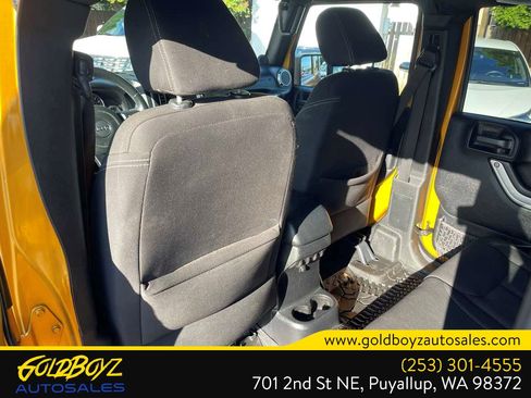 Used 2014 Jeep Wrangler Unlimited Sahara AWD/4WD image 15