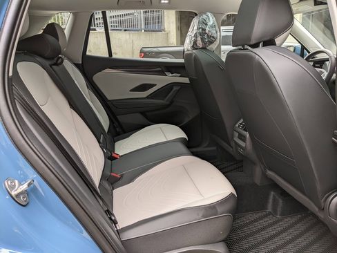 New 2025 Volkswagen Tiguan SE image 25