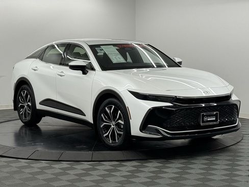 Used 2023 Toyota Crown XLE image 5