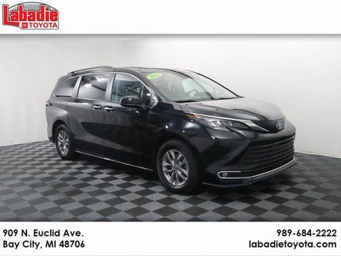 Certified 2024 Toyota Sienna XLE FWD image 1