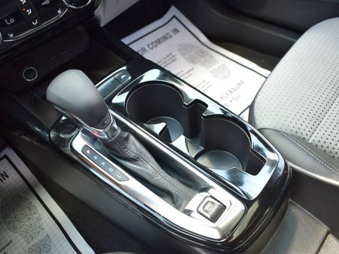 Used 2024 Chevrolet Trax LT w/ Sunroof Package FWD image 30