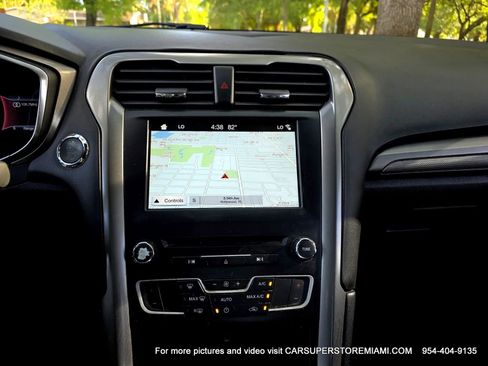 Used 2017 Ford Fusion SE image 34