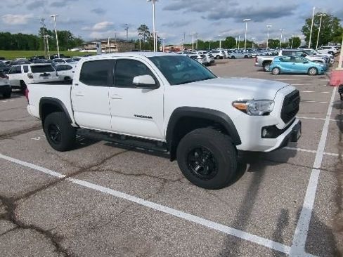 Used 2021 Toyota Tacoma SR5 w/ Trail Edition AWD/4WD image 10