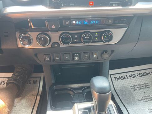 Used 2018 Toyota Tacoma Limited AWD/4WD image 19