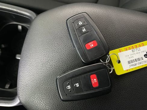 Used 2024 Toyota RAV4 XLE image 24