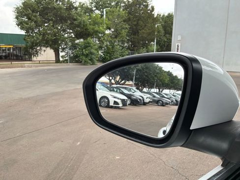 Used 2025 Nissan Sentra SV FWD image 18