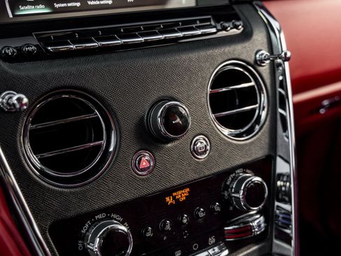 Used 2023 Rolls-Royce Cullinan image 33