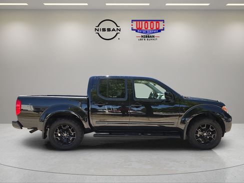 Used 2020 Nissan Frontier SV w/ Midnight Edition Floor Mats AWD/4WD image 2