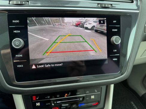 Used 2022 Volkswagen Tiguan SE R-Line image 24