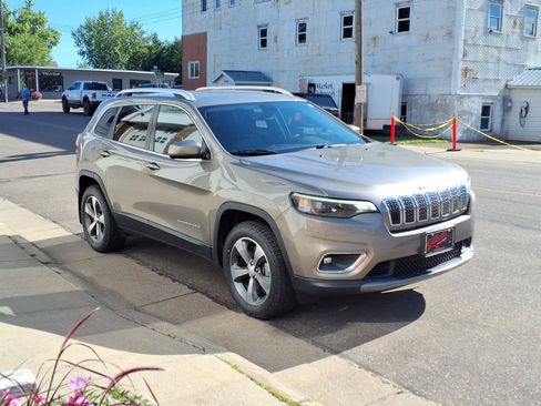 Used 2020 Jeep Cherokee Limited w/ Trailer Tow Group AWD/4WD image 4