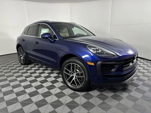 Used 2025 Porsche Macan image 7