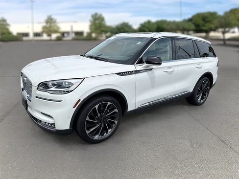 Certified 2020 Lincoln Aviator Reserve w/ Equipment Group 202A AWD/4WD image 3