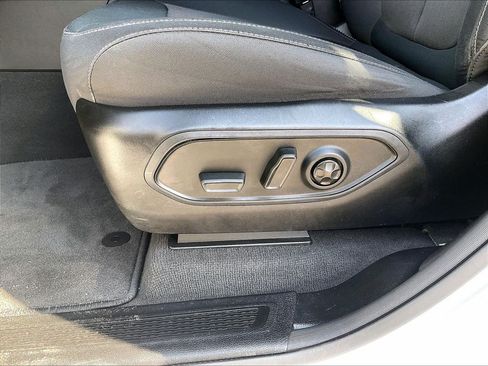 Used 2023 Jeep Grand Cherokee Laredo AWD/4WD image 27