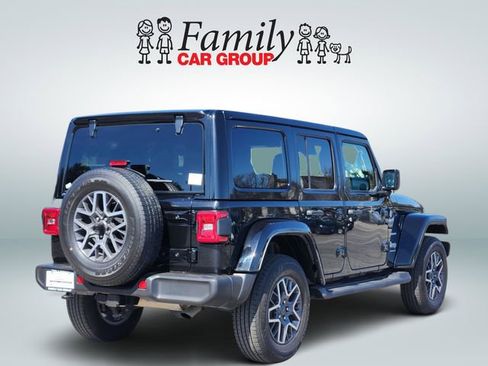 Used 2024 Jeep Wrangler Unlimited Sahara AWD/4WD image 4