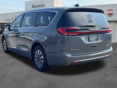 Used 2023 Chrysler Pacifica Touring-L FWD image 5