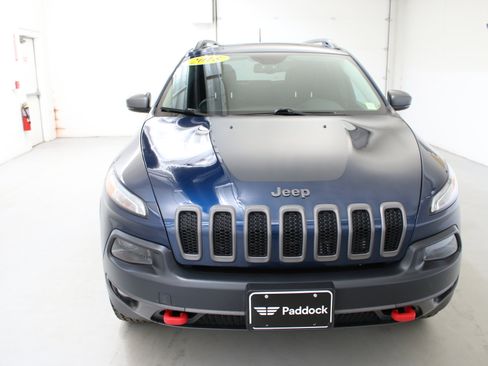 Used 2018 Jeep Cherokee Trailhawk w/ Quick Order Package 27L AWD/4WD image 2