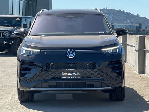 New 2026 Volkswagen Tiguan SEL R-Line AWD/4WD image 9