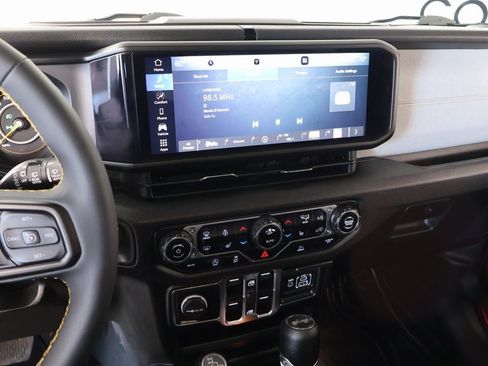 Used 2024 Jeep Wrangler Sport S image 5