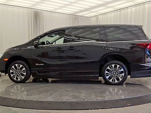 Used 2025 Honda Odyssey Elite image 2