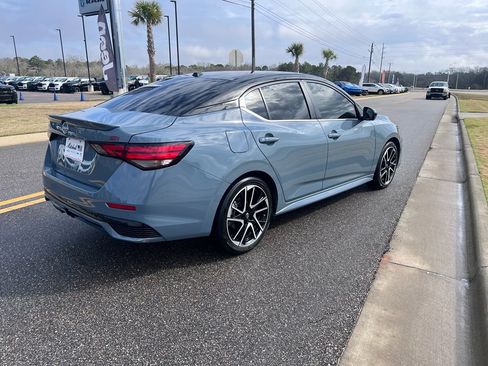 Used 2024 Nissan Sentra SR w/ SR Premium Package image 2