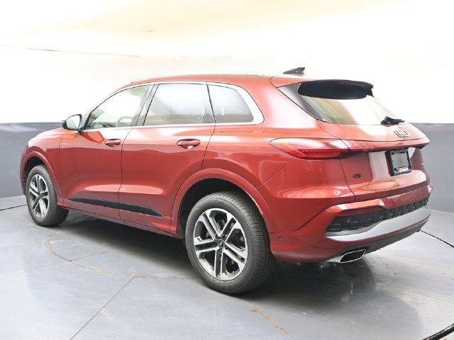 Used 2025 Audi Q5 Premium Plus w/ Premium Plus AWD/4WD image 3