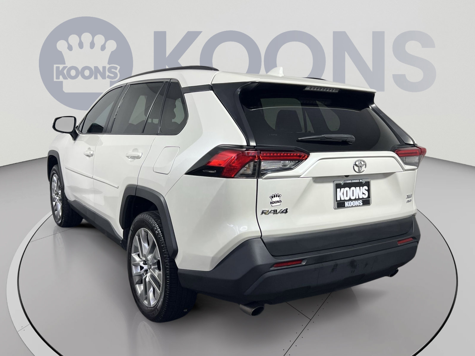 Used 2022 Toyota RAV4 XLE Premium AWD/4WD image 4