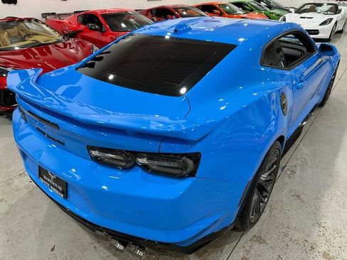 Used 2022 Chevrolet Camaro ZL1 RWD image 27
