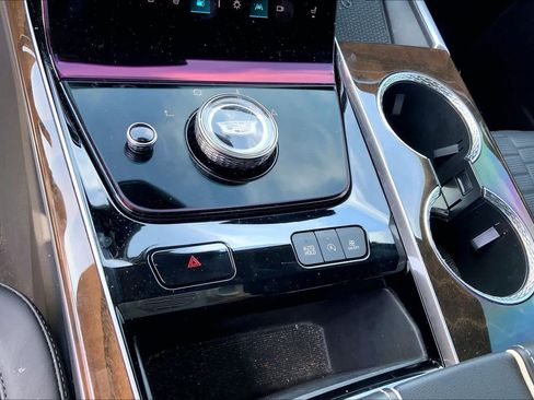 Used 2025 Cadillac Escalade Premium Luxury Platinum w/ LPO, Floor Liner Package AWD/4WD image 31