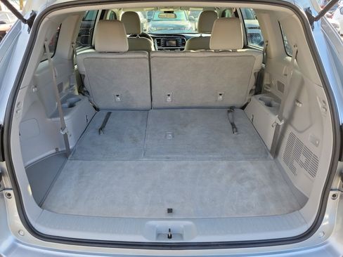 Used 2018 Toyota Highlander LE image 14