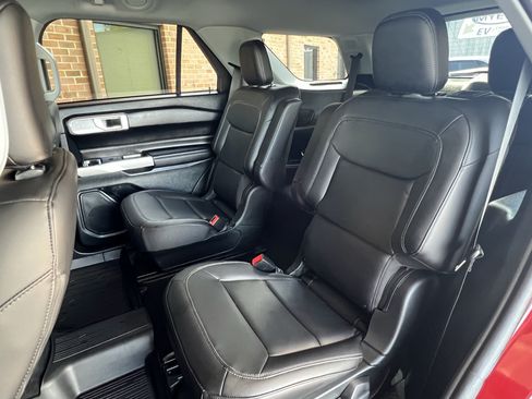 Used 2024 Ford Explorer XLT w/ Equipment Group 202A AWD/4WD image 22