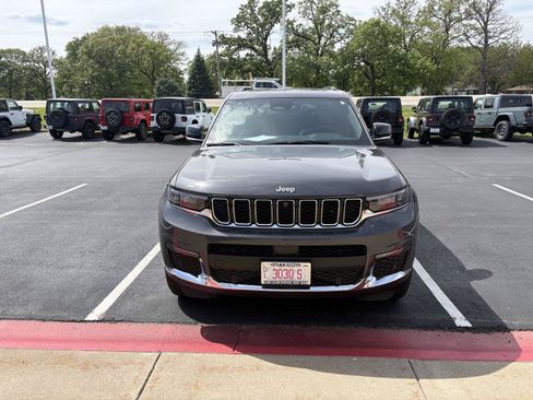 Used 2024 Jeep Grand Cherokee L Limited w/ Luxury Tech Group II AWD/4WD image 3