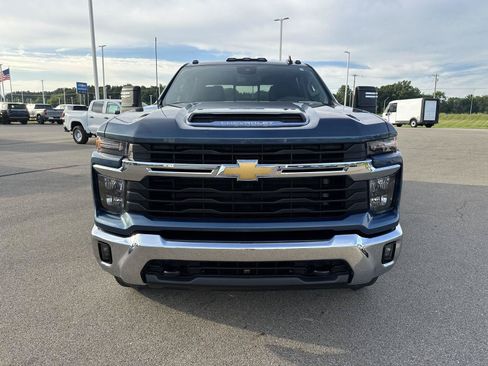 Used 2025 Chevrolet Silverado 2500 LT w/ Convenience Package AWD/4WD image 9