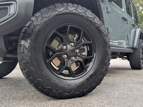 Used 2024 Jeep Wrangler Unlimited AWD/4WD image 33