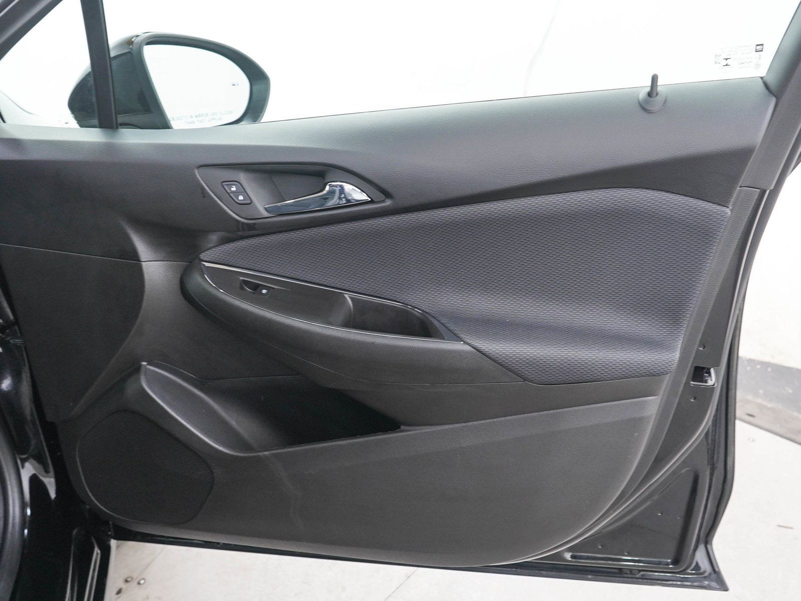 Used 2019 Chevrolet Cruze LT w/ Convenience Package FWD image 9