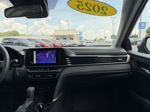 Used 2025 Toyota Camry LE FWD image 19