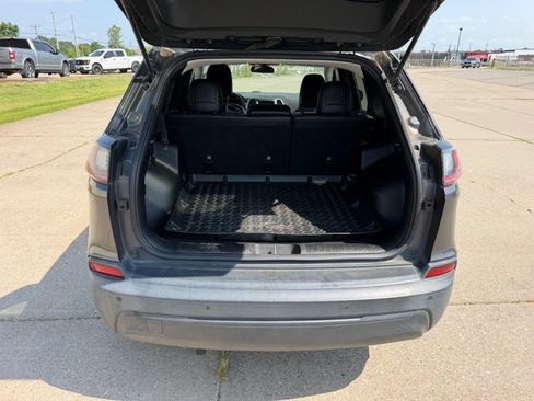 Used 2020 Jeep Cherokee Latitude Plus AWD/4WD image 5