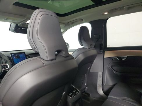 Certified 2025 Volvo XC90 T8 Plus w/ Protection Package Premier AWD/4WD image 12