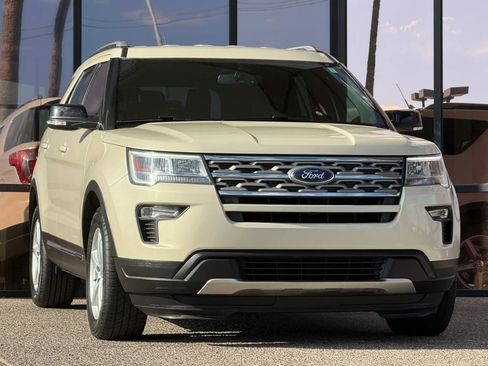 Used 2018 Ford Explorer XLT w/ Equipment Group 201A FWD image 18