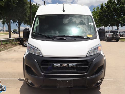 Used 2024 RAM ProMaster 2500 w/ Convenience Group FWD image 9