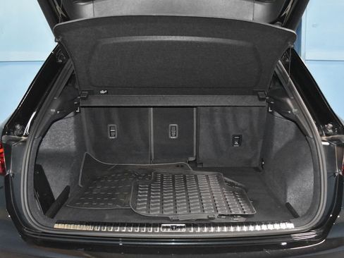 Certified 2025 Audi Q3 2.0T Premium w/ Convenience Package image 26