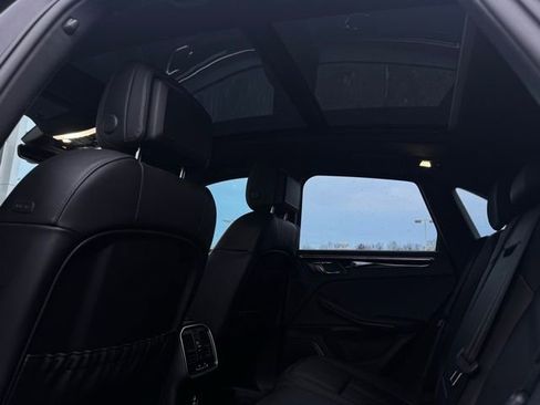 Used 2024 Porsche Macan Base image 22