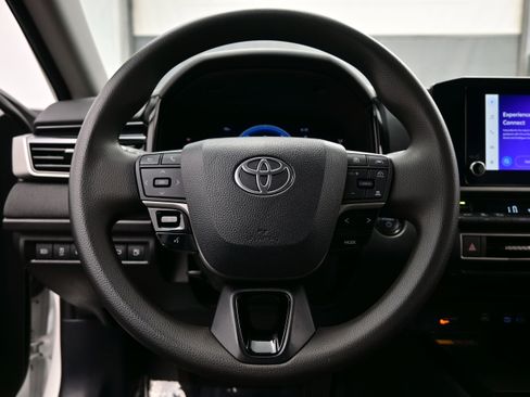 Used 2025 Toyota Camry LE FWD image 21