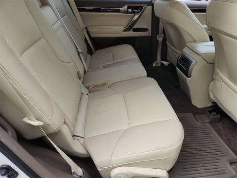 Used 2019 Lexus GX 460 image 31