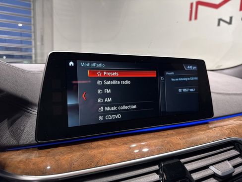 Used 2018 BMW M550i xDrive w/ Driving Assistance Package image 21