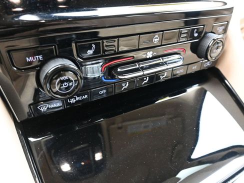 Used 2022 Jeep Grand Cherokee L Limited image 16