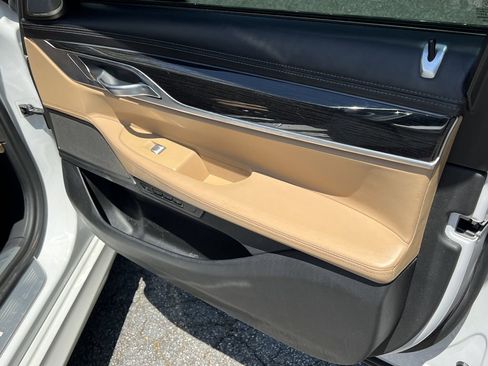 Used 2019 BMW 750i xDrive w/ Executive Package AWD/4WD image 12
