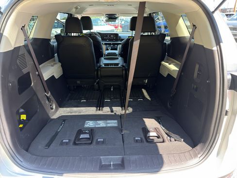 Used 2023 Kia Carnival LX FWD image 23
