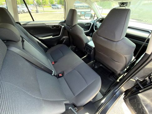 Used 2025 Toyota RAV4 LE AWD/4WD image 12