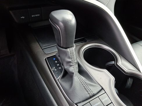 Used 2024 Toyota Camry SE image 13