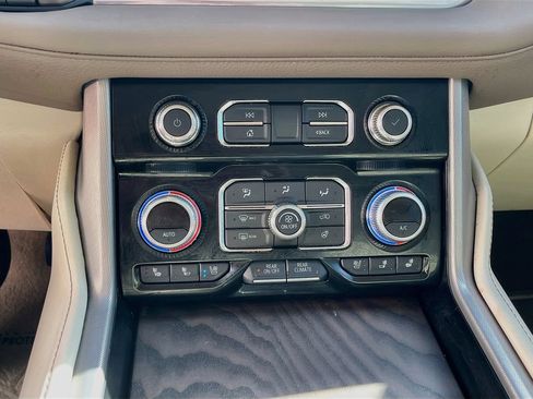 Used 2024 GMC Yukon Denali w/ Advanced Technology Package AWD/4WD image 16